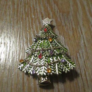 Avon 2008 Christmas Tree Pin Brooch 5th Annual Prong Set Rhinestones Collectible